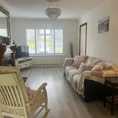 Teach Eriu Albu Luxury 4bedroom With Garden In Holiday home *