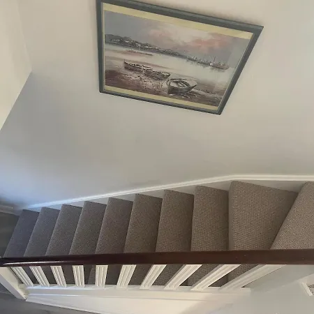 Teach Eriu Albu Luxury 4bedroom With Garden In Holiday home