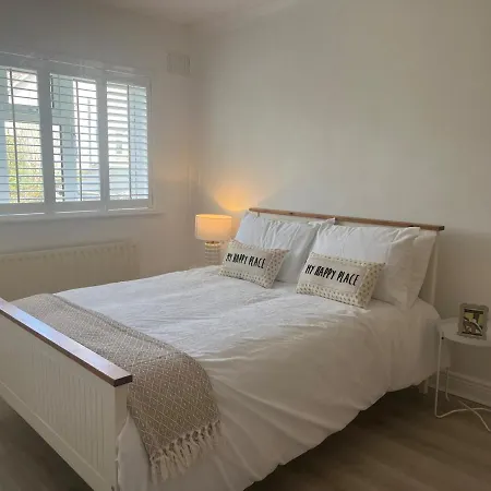 Teach Eriu Albu Luxury 4bedroom With Garden In Holiday home Trim
