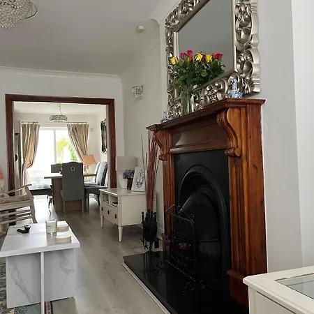 Teach Eriu Albu Luxury 4bedroom With Garden In