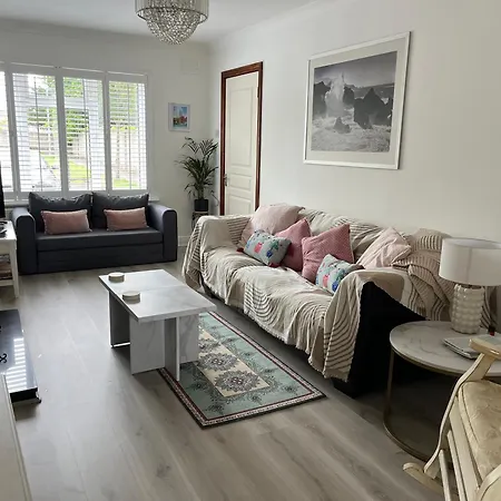 Teach Eriu Albu Luxury 4bedroom With Garden In